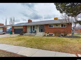 1097 Oakridge Dr, Layton, UT 84040