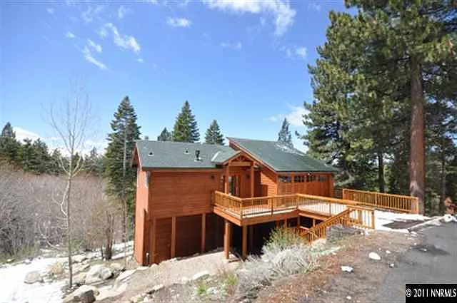 389 Sherwood Dr photo 1