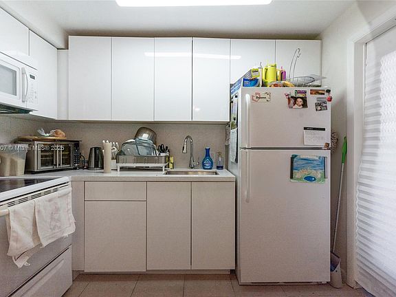 4th image of 1515 NE 125th Ter APT 212