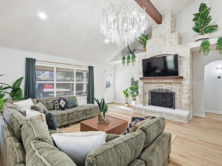 2831 Rosewood Blvd — Photo 7
