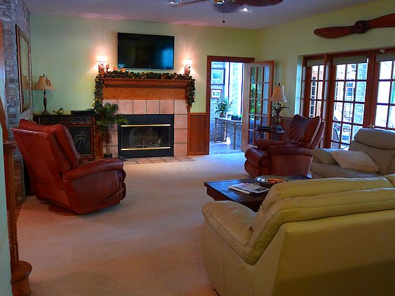 Living Room W/Fireplace