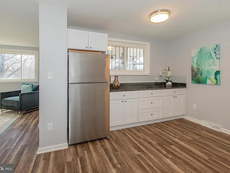 22 Chamber Ave — Photo 13