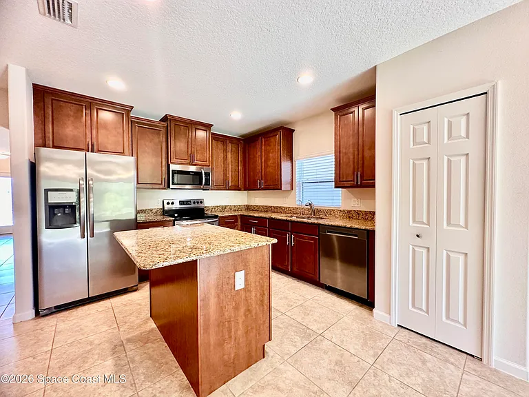 1385 Fuji Dr — Photo 6
