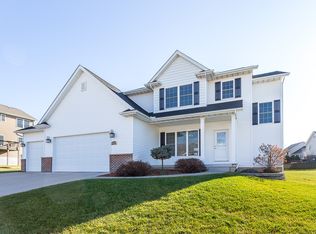 4925 Leprechaun Dr, Davenport, IA 52807