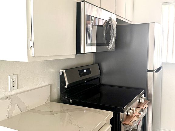 2nd image of 533 Ashland Ave APT 104