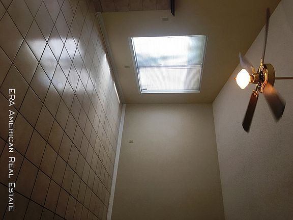 4th image of 1110 Pineview Blvd
