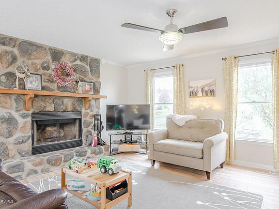 4th image of 45 Cullen Ct