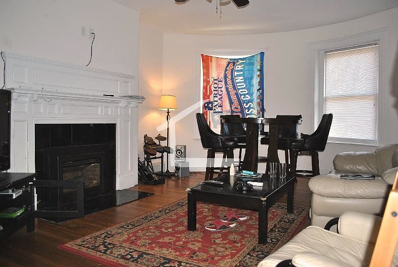 2nd image of 17 Saint Lukes Rd #01