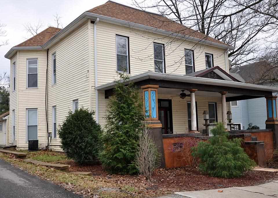 1st image of 632 N College Ave