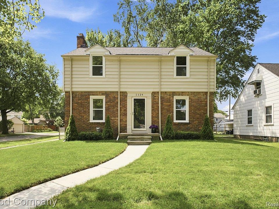 1st image of 1124 E 5th St