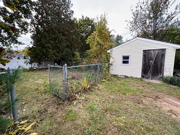 4th image of 34 Billings Ave