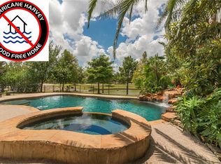 2121 Quiet Falls Ln, League City, TX 77573