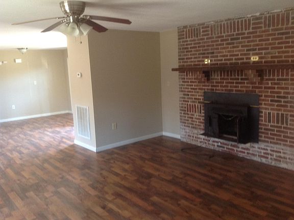 3rd image of 304 El Jon Ln
