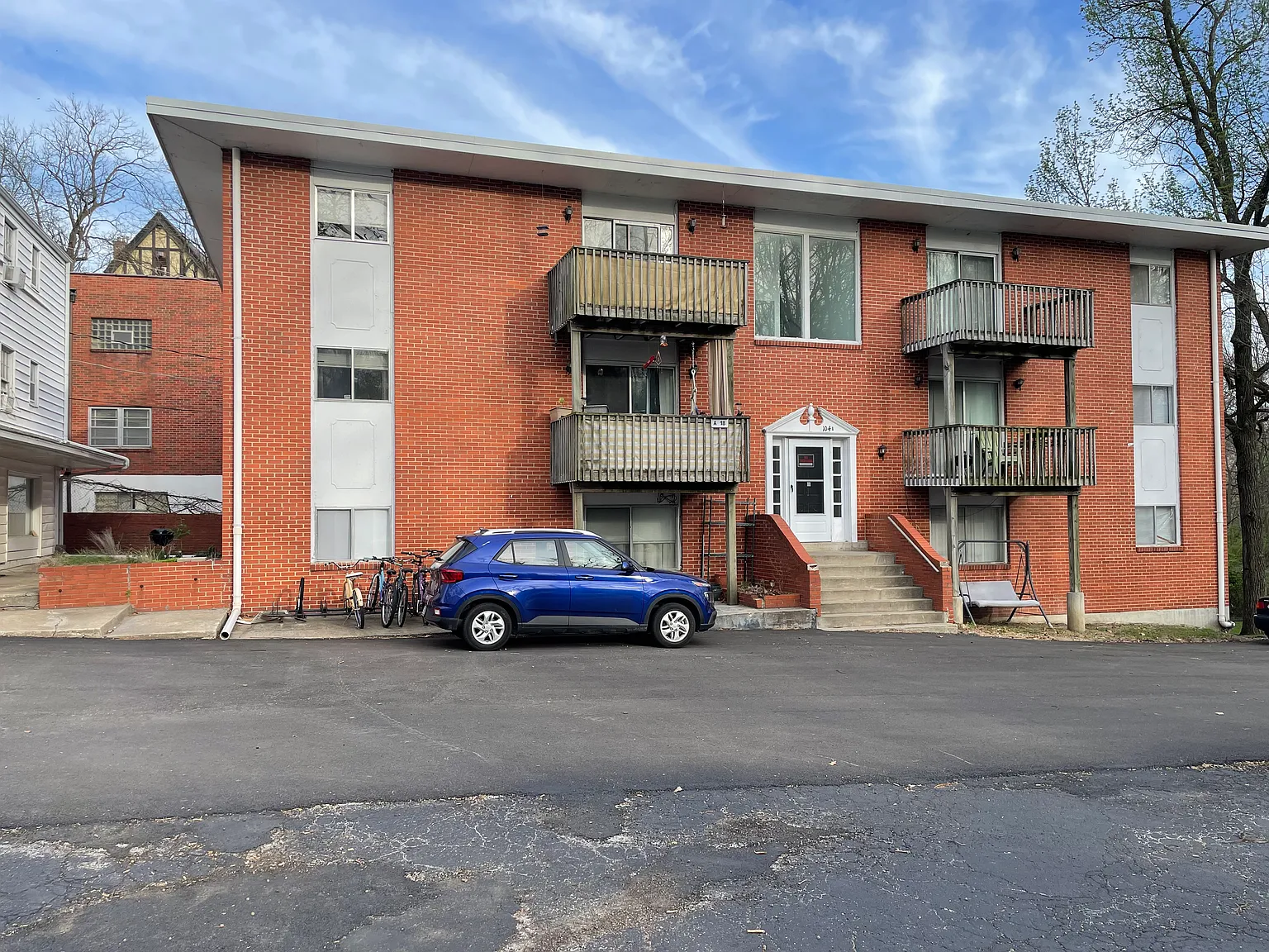 100-104 E Stewart Rd — Photo 2