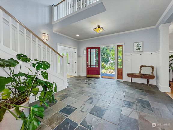 5th image of 368 Eakin Drive NE