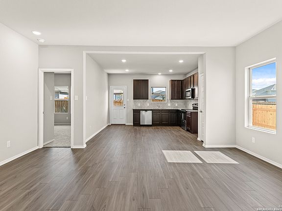 4th image of 10318 Eve Gardens
