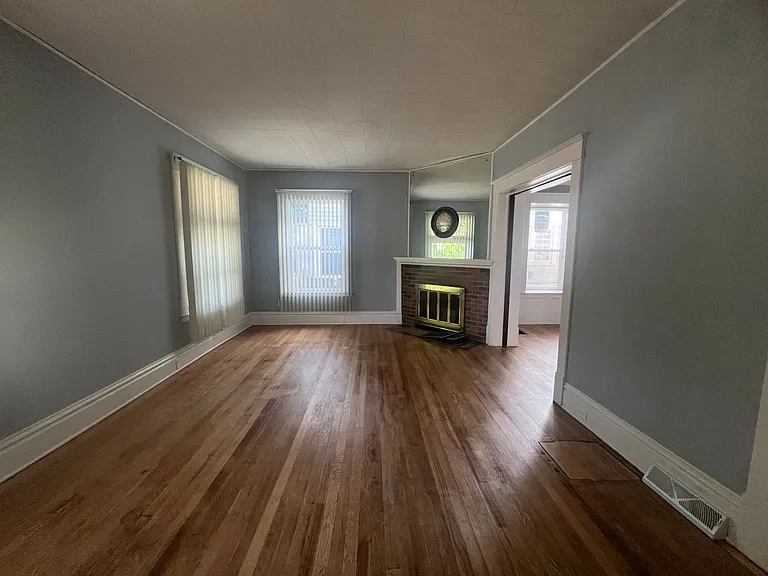 1242 Wealthy St SE — Photo 3