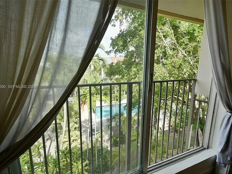 6884 N Kendall Dr #C401 — Photo 33