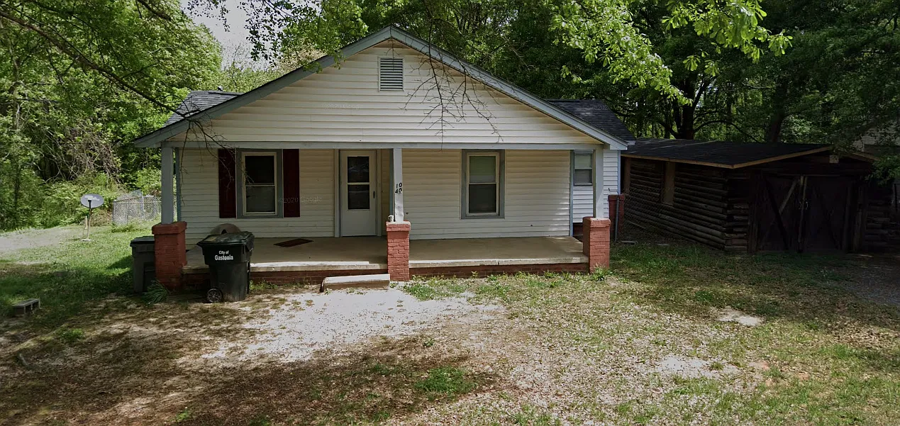 1040 East Dr photo 1