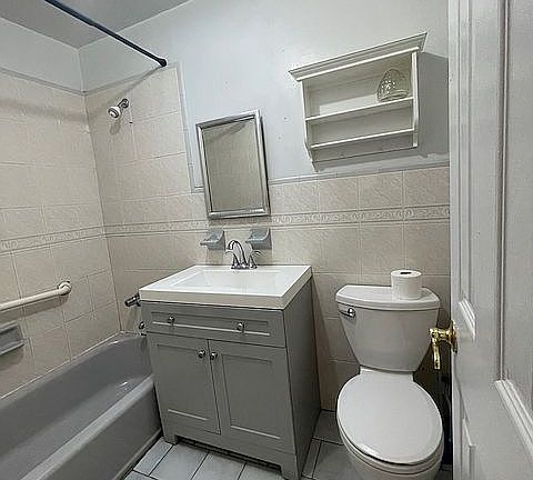 bath w skylight
