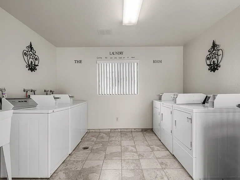 Park Place Apartments — Photo 24