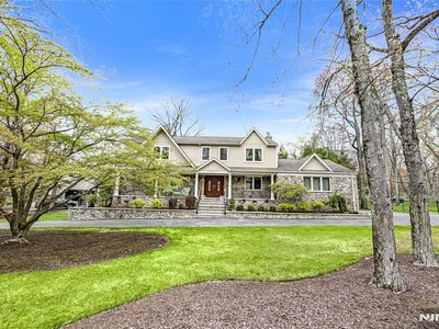 102 Woodcrest Dr, Woodcliff Lake, NJ, 07677