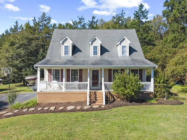 304 Dana Dr, Farmville, VA 23901