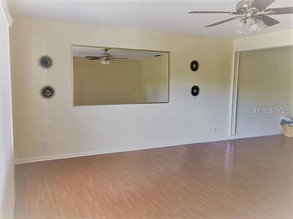 3rd image of 100 El Camino Dr APT 211