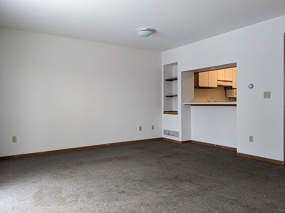 5th image of 1121 W Hillcrest Dr APT 1C