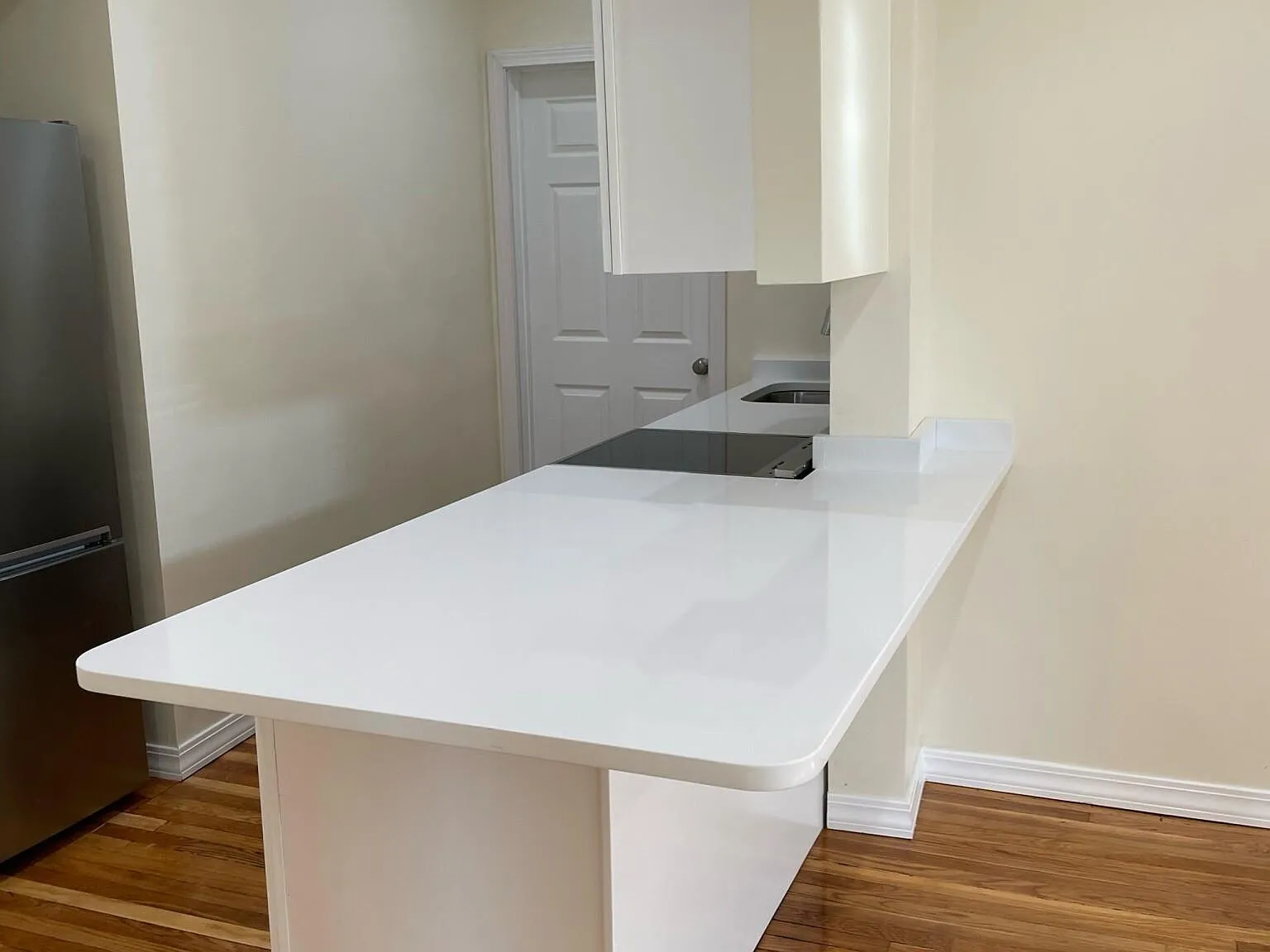 2 bed, 800 sqft, $4,400 — Photo 2