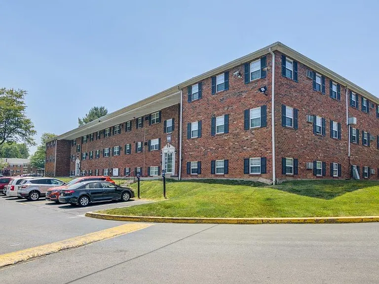 Woodacres Apartment Homes — Photo 39