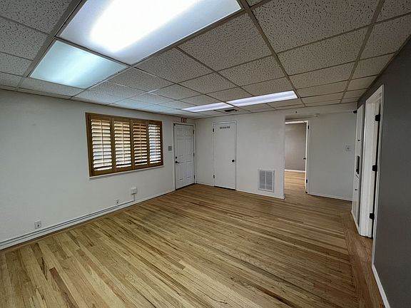 2nd image of 921 Drever St