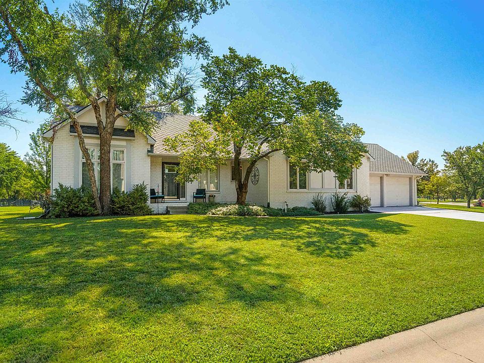 2526 N Fox Run, Wichita, KS 67226 | Zillow