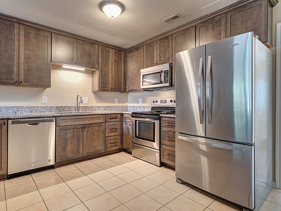 2nd image of 872 Patrick Henry Dr