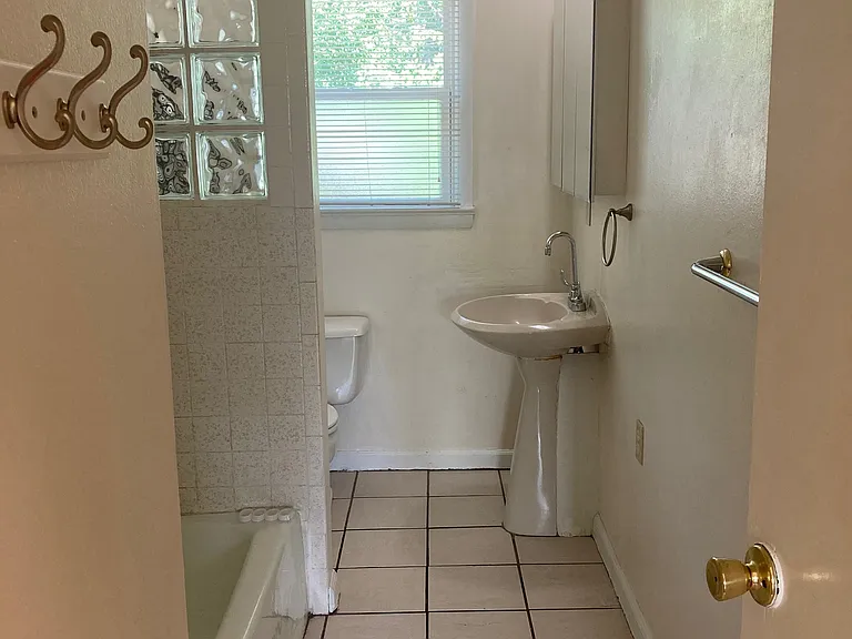 1921 Iris St — Photo 15
