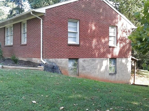 5th image of 104 Camp Ave