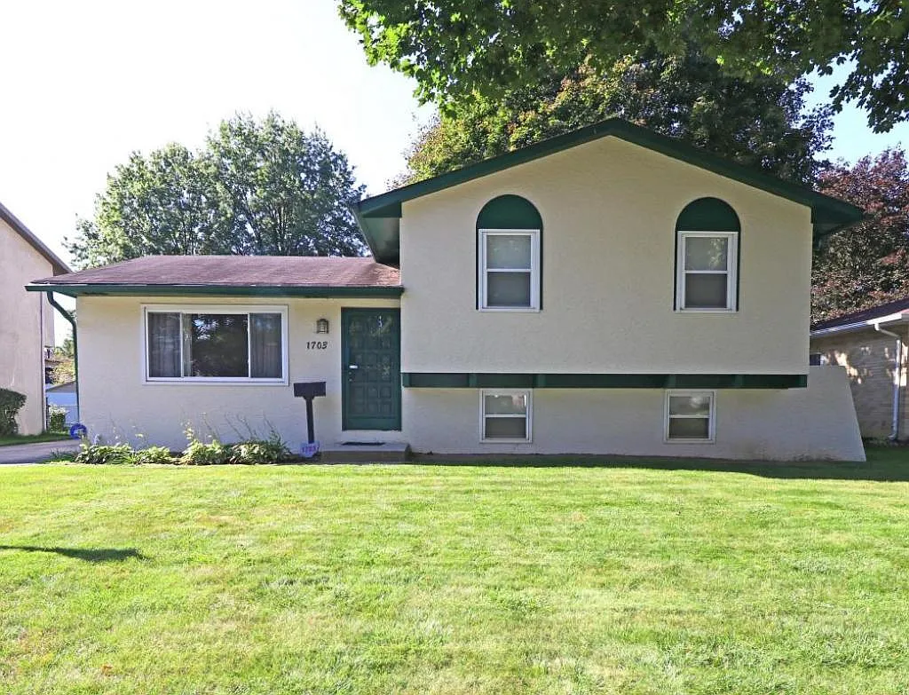 1703 Rocky Pine Loop N photo 1