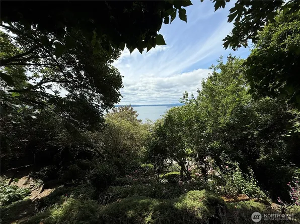 37 XX 59th Avenue SW, Seattle, WA 98116