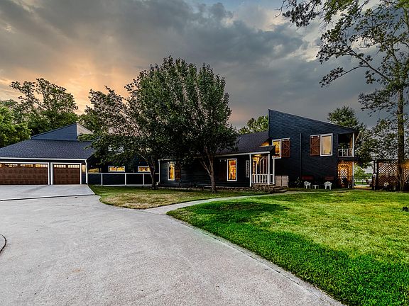 5th image of 15 Shady Oaks Dr