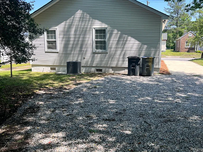 1135 W Thomas St — Photo 13