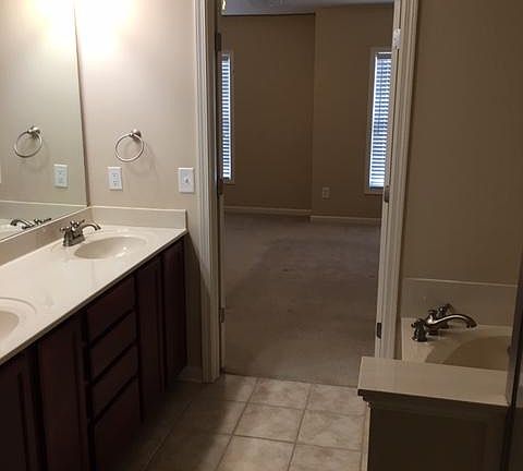 5th image of 206 Bobbie Way
