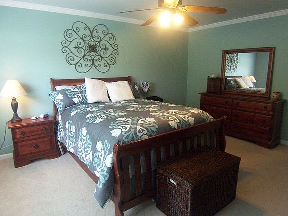 5th image of 25 Bloomington Ln