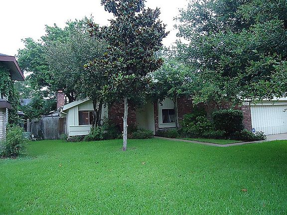 Another pretty view of the front of this home. Note nice landscaping.