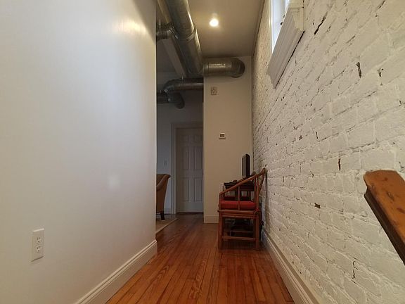 5th image of 111A N Lombardy St