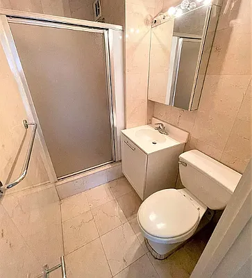 Rented by Manhattan Realty Group | media 11