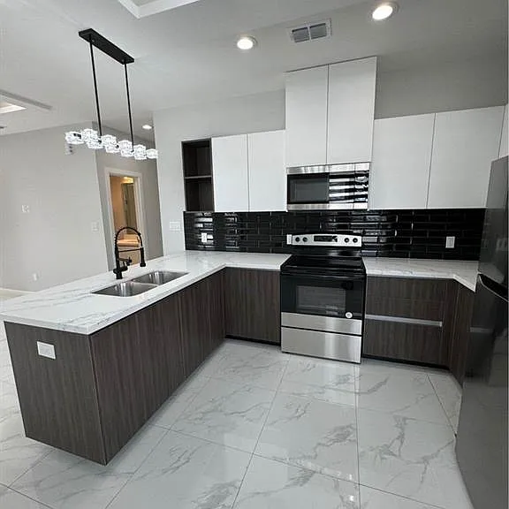 5800 Notre Dame Ave #2 — Photo 3