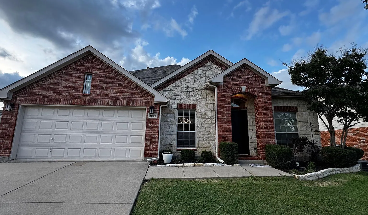 3 bed, 1974 sqft, $2,850 — Photo 1