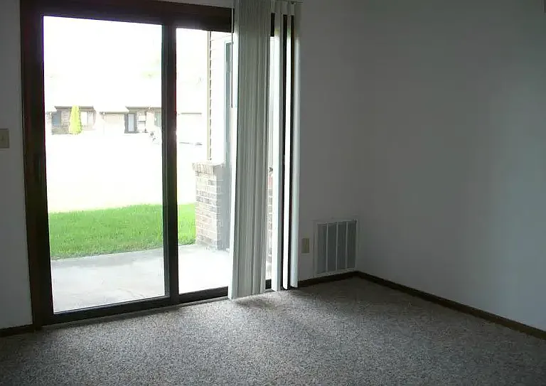 300 S Miller Dr — Photo 6