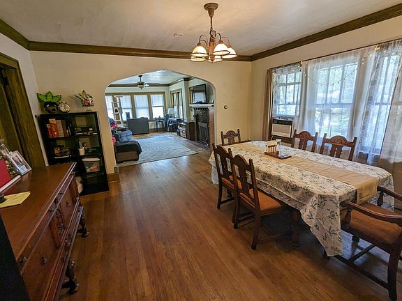 4th image of 223 Regan St #2