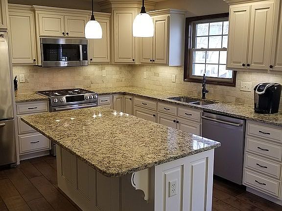 Kitchen Cabinets & Island